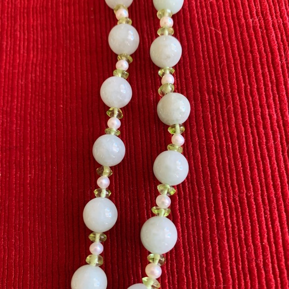18” GSJ 14K Gold Clasp 8.1mm Jade, Pearl, Peridot Strand Necklace, set of 2 - Picture 3 of 5